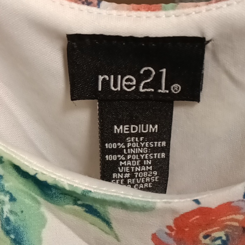 rue 21 multi-colored floral scoop neck  dress w elastic waist & tie belt Sz Med